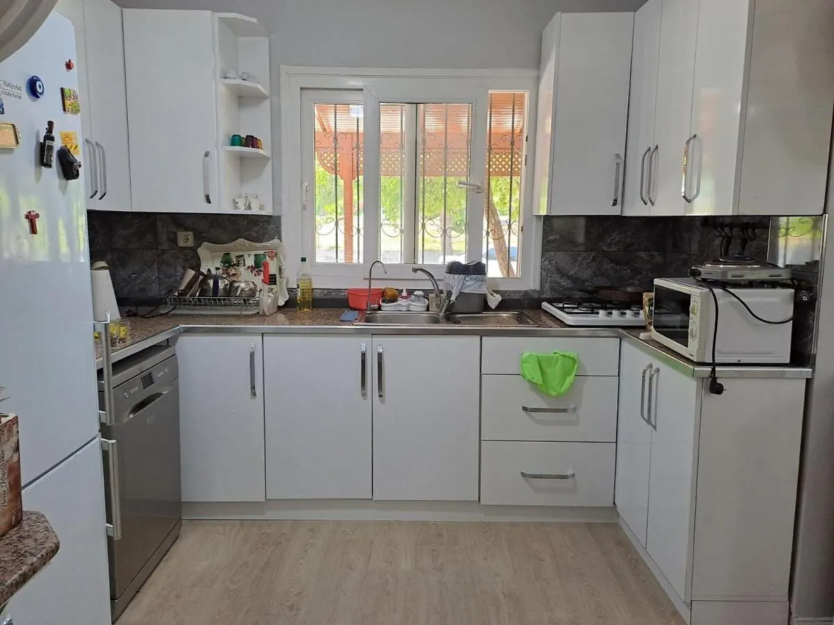 Villa Kusadasi Deniz Yildizi Sitesi Havuzlu