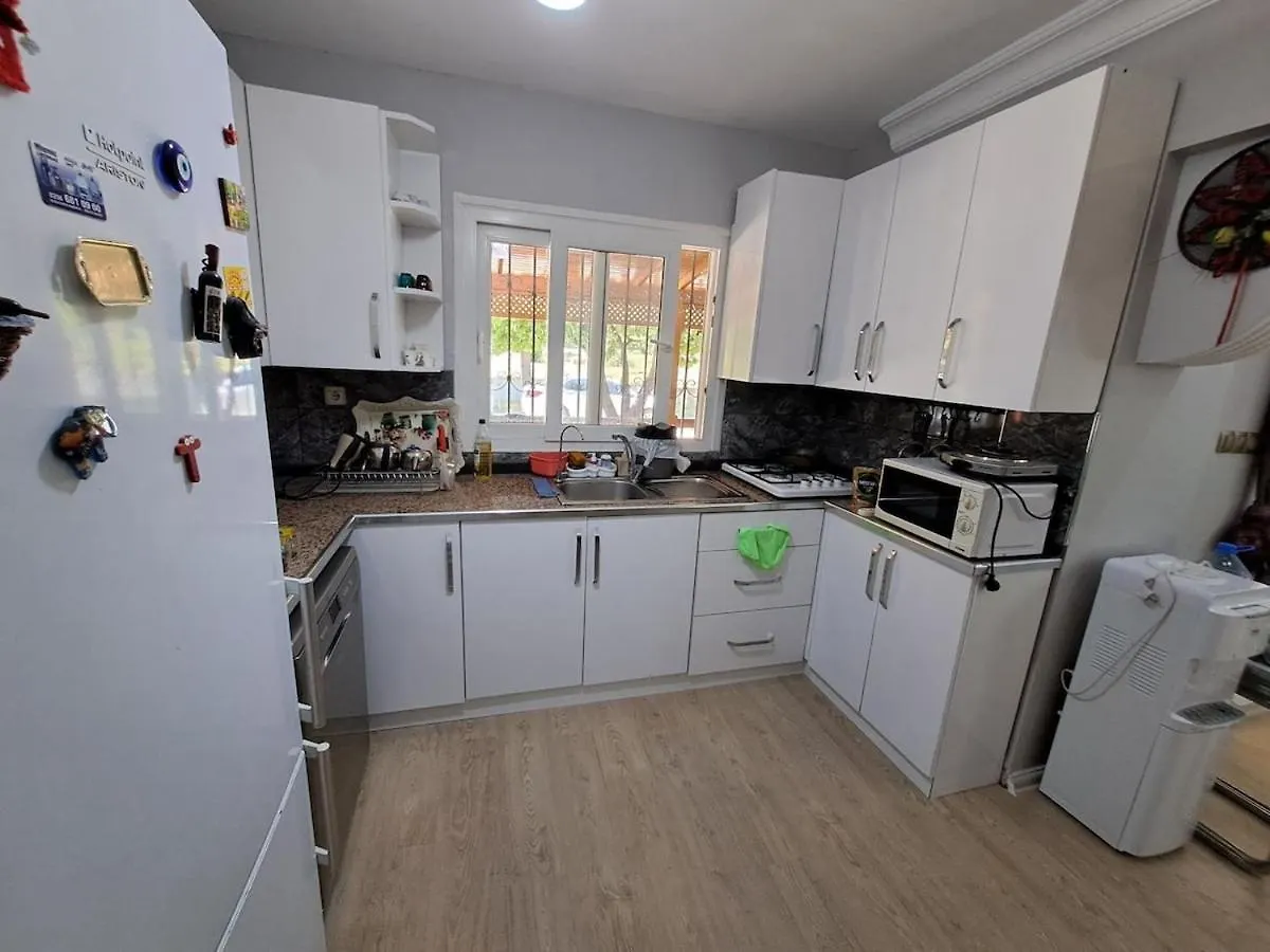 Kusadasi Deniz Yildizi Sitesi Havuzlu Villa