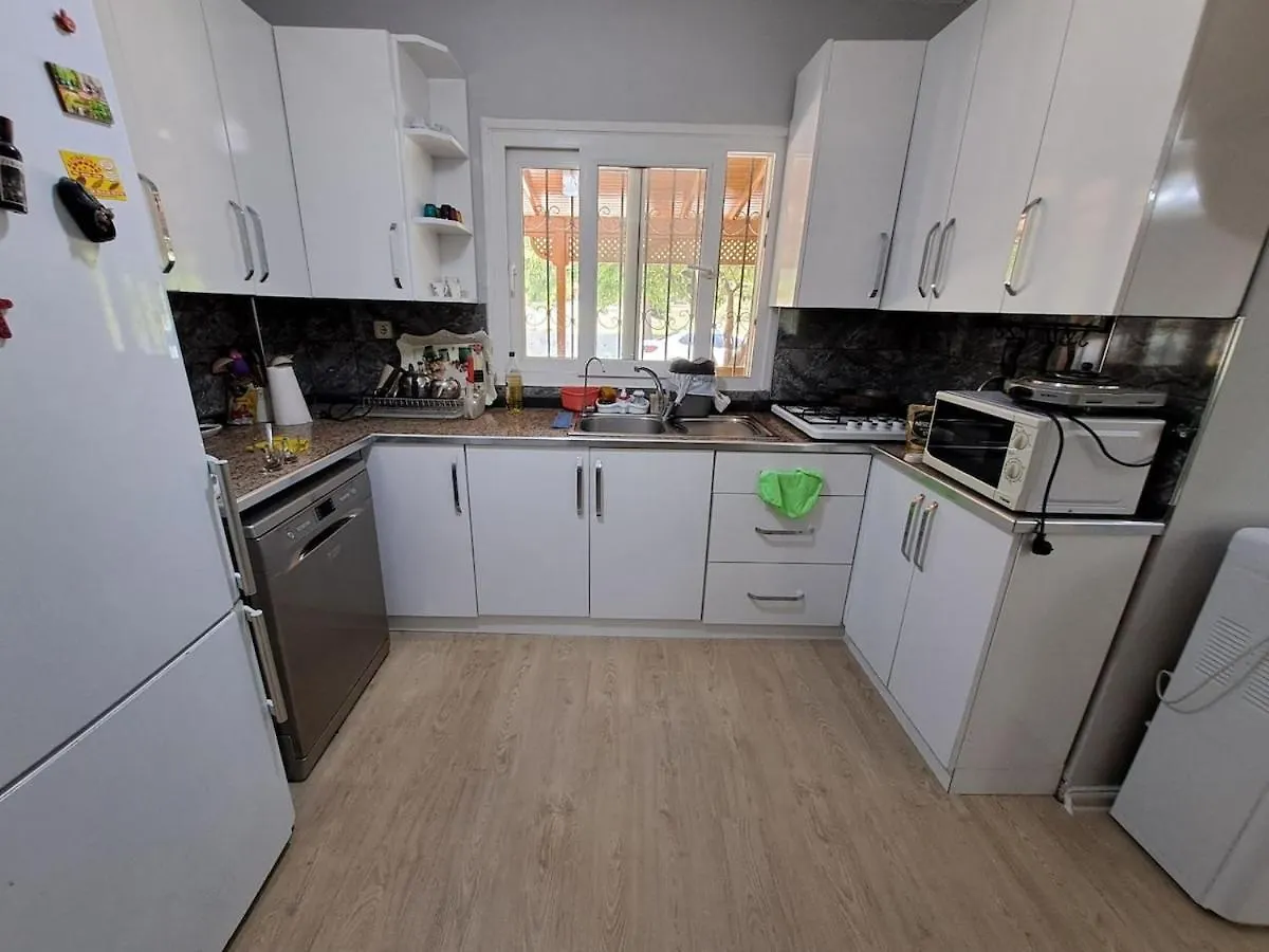 Kusadasi Deniz Yildizi Sitesi Havuzlu Villa