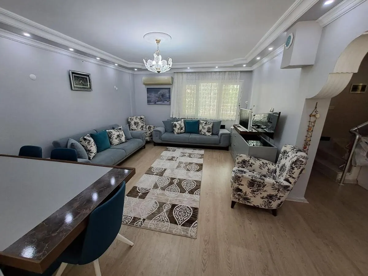 Villa Kusadasi Deniz Yildizi Sitesi Havuzlu