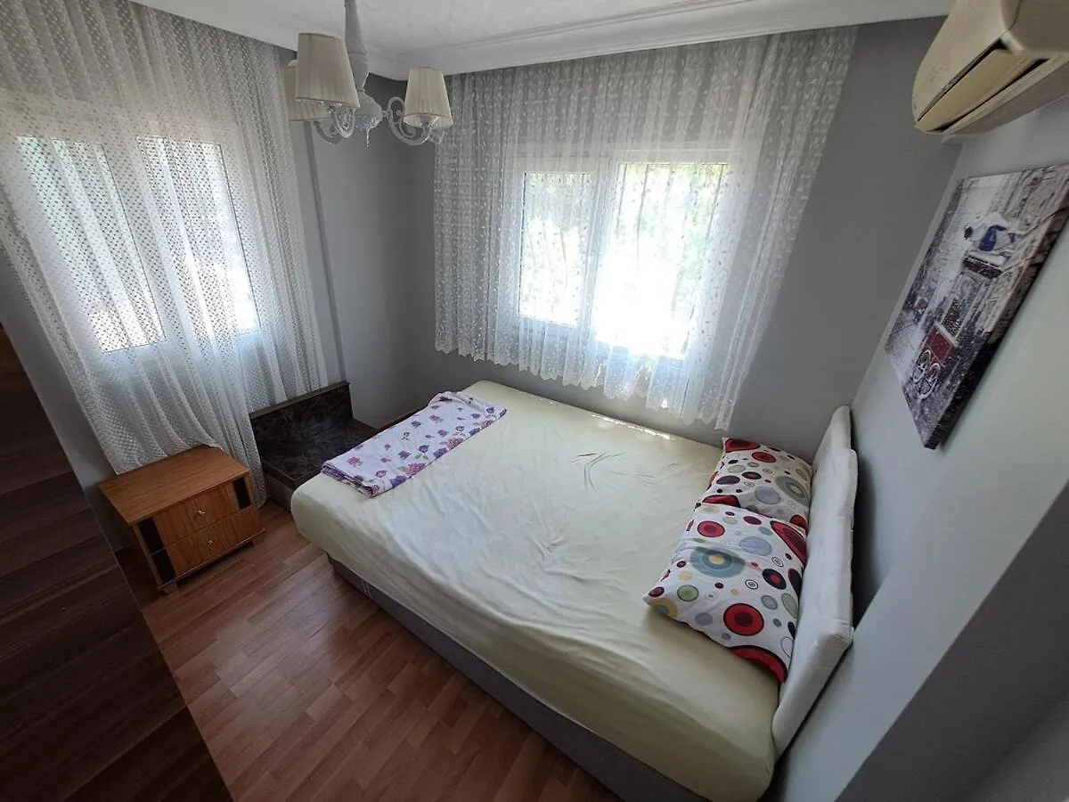 Villa Kusadasi Deniz Yildizi Sitesi Havuzlu Turkey