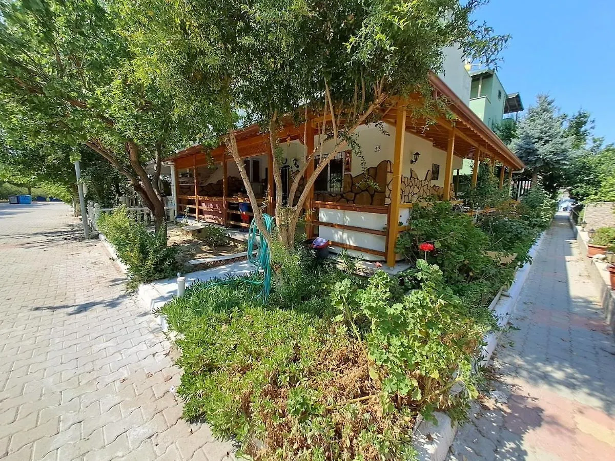 Kusadasi Deniz Yildizi Sitesi Havuzlu