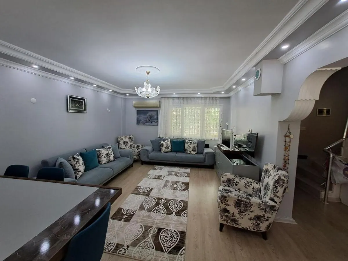 Kusadasi Deniz Yildizi Sitesi Havuzlu 0*,