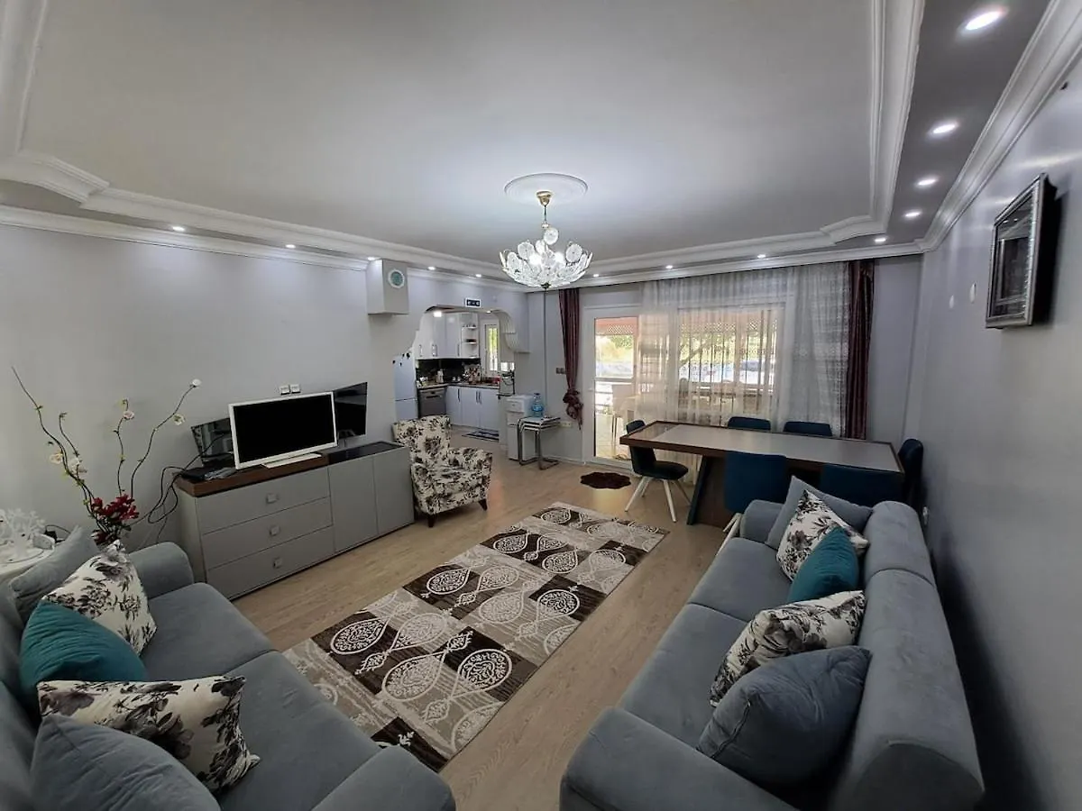 Kusadasi Deniz Yildizi Sitesi Havuzlu