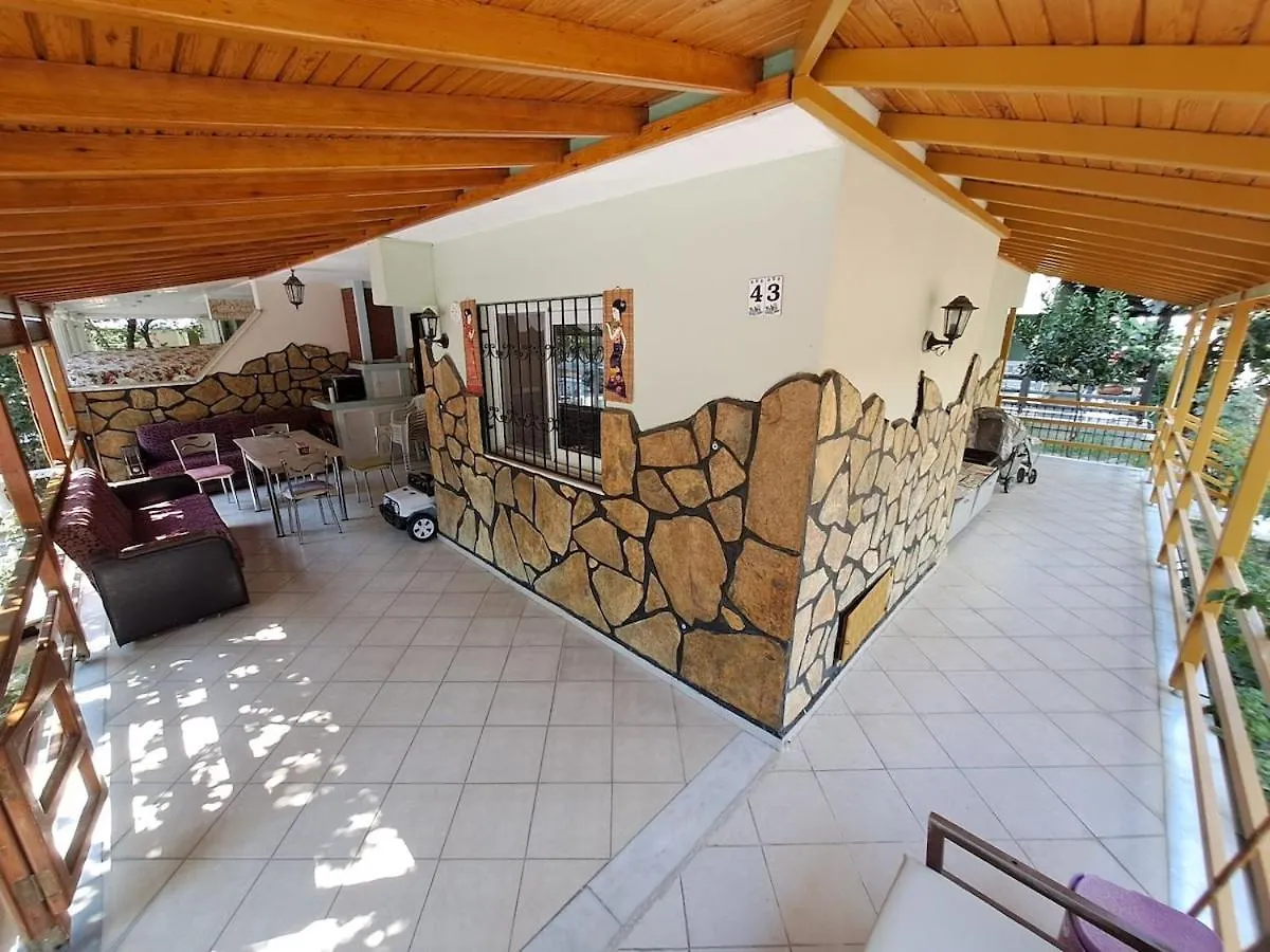 Kusadasi Deniz Yildizi Sitesi Havuzlu