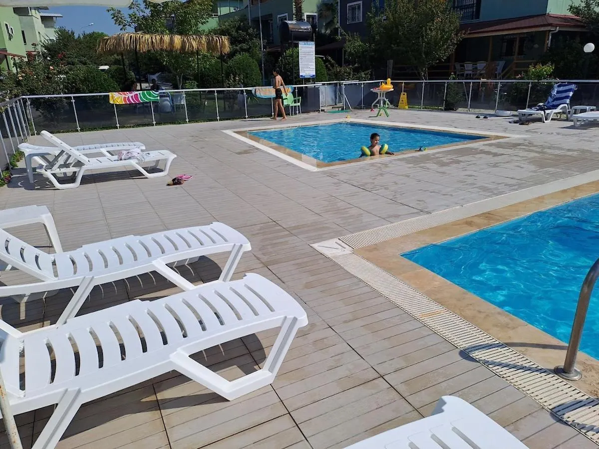 Villa Kusadasi Deniz Yildizi Sitesi Havuzlu