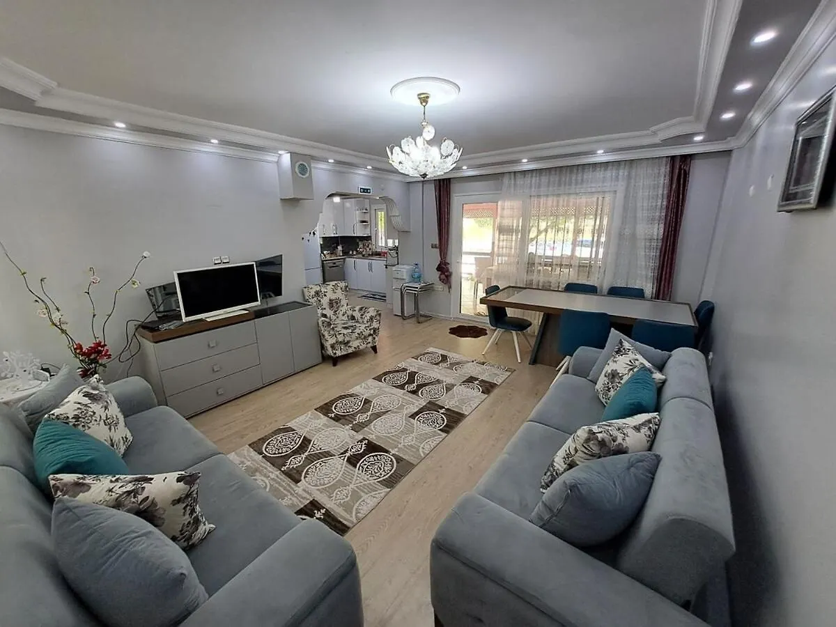Kusadasi Deniz Yildizi Sitesi Havuzlu