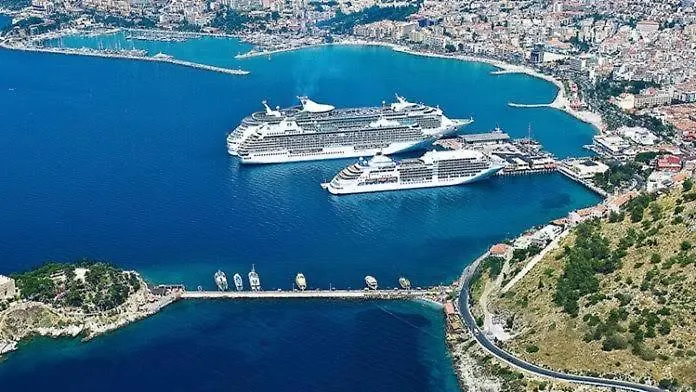 Villa Kusadasi Deniz Yildizi Sitesi Havuzlu